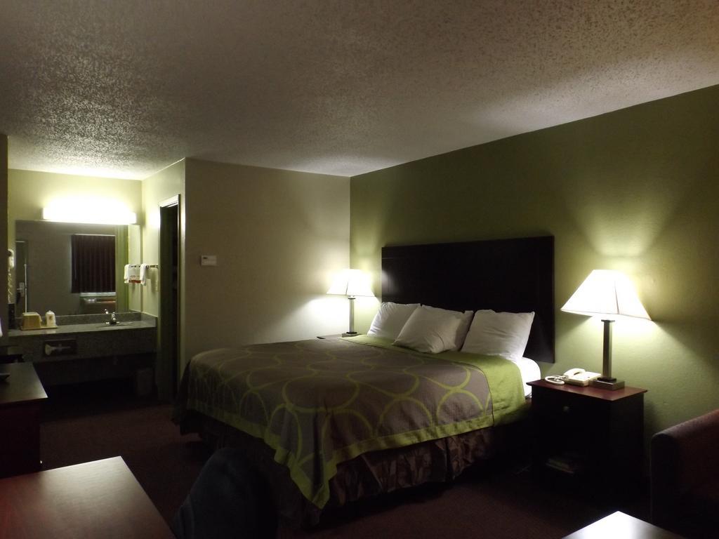 Super 8 By Wyndham Monticello Ar Motel Eksteriør billede